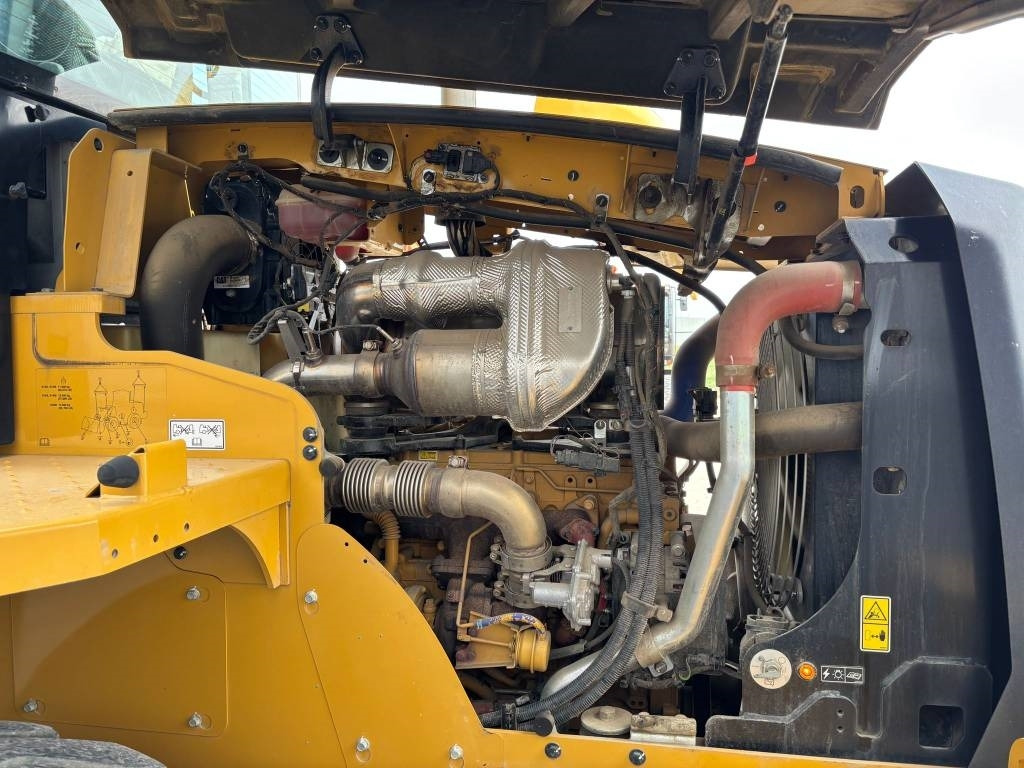 Wheel loader CAT 918 M