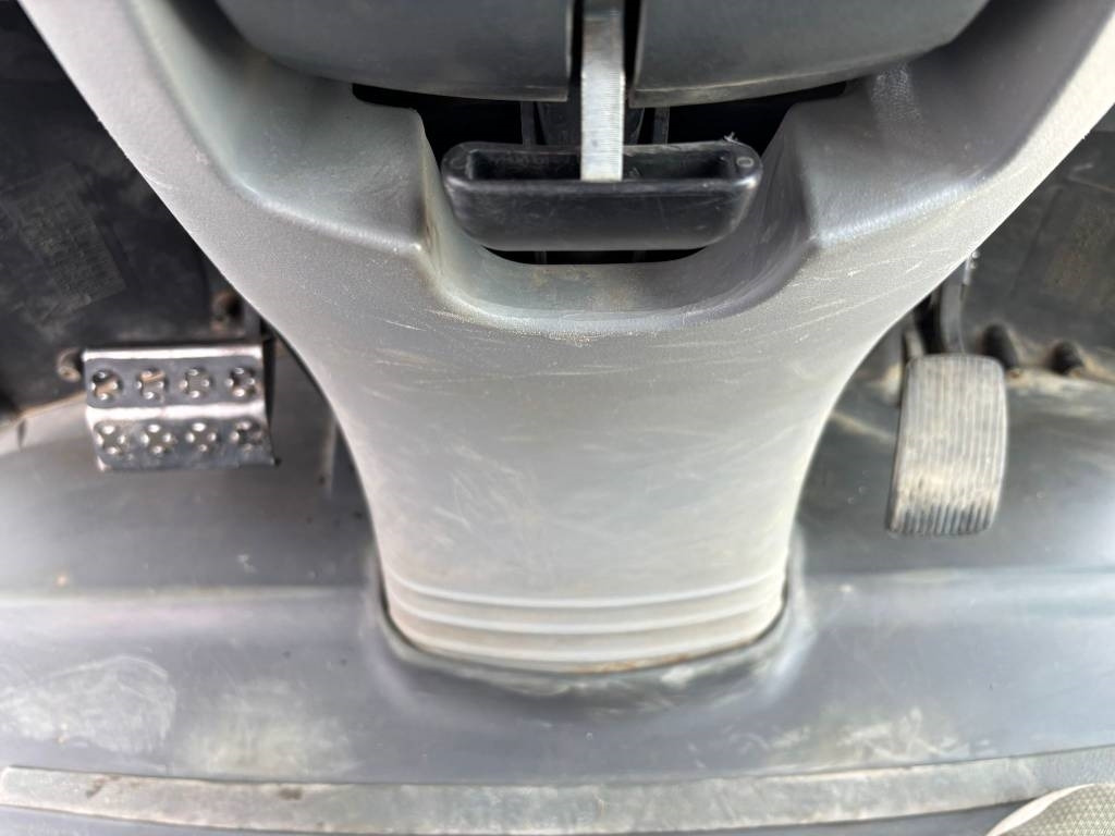 Wheel loader CAT 918 M