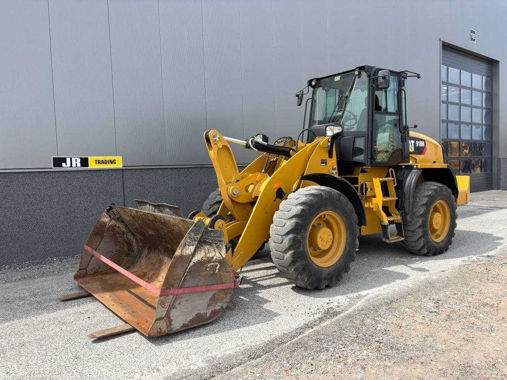 Wheel loader CAT 918 M