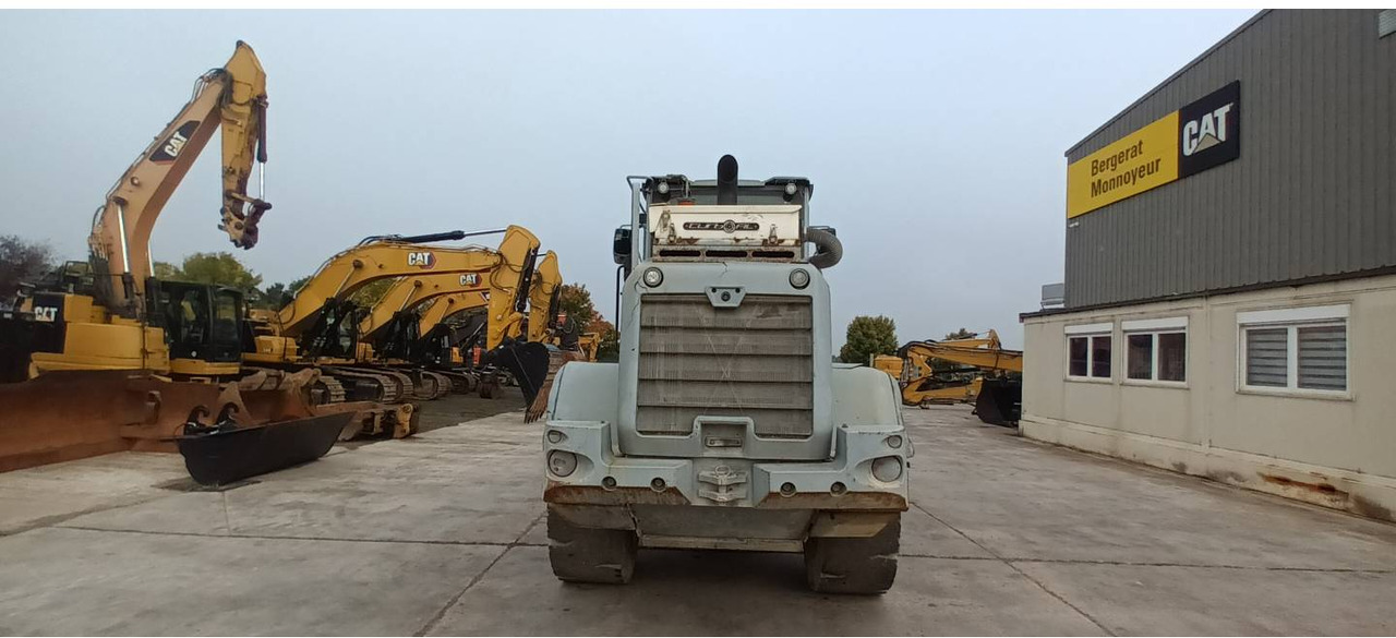 Wheel loader CAT 930M