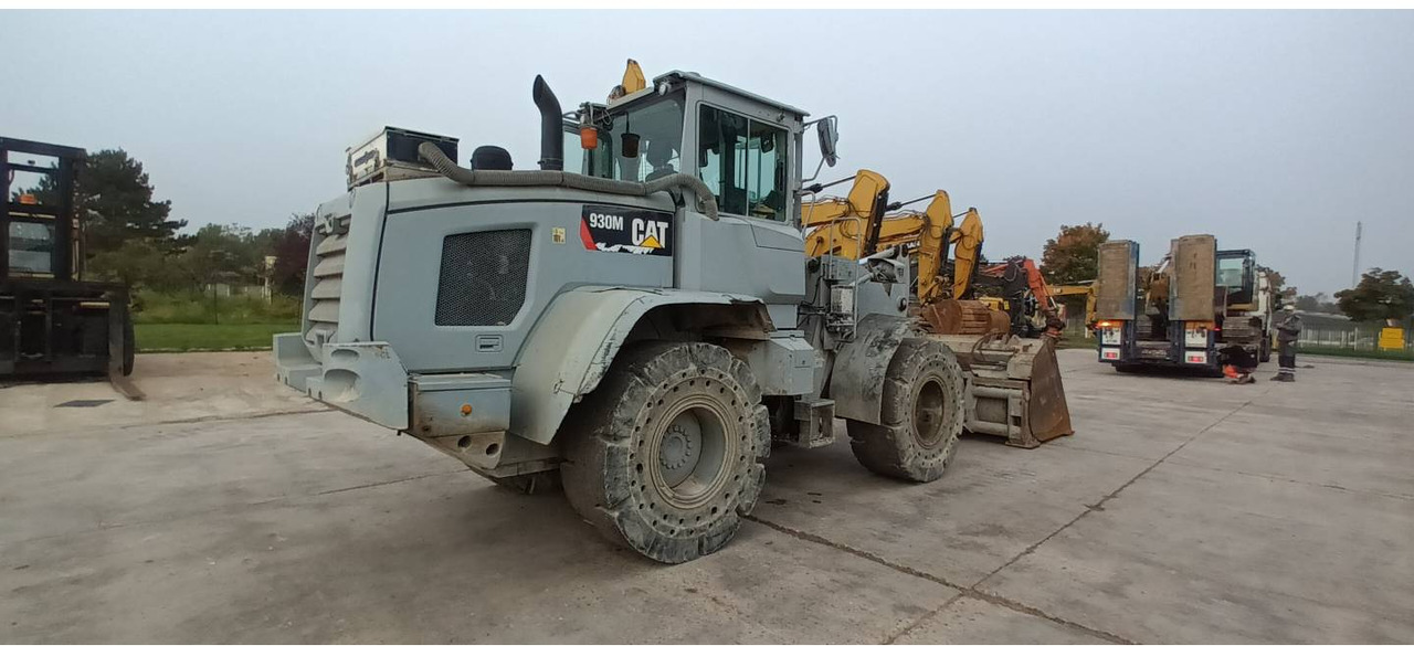 Wheel loader CAT 930M
