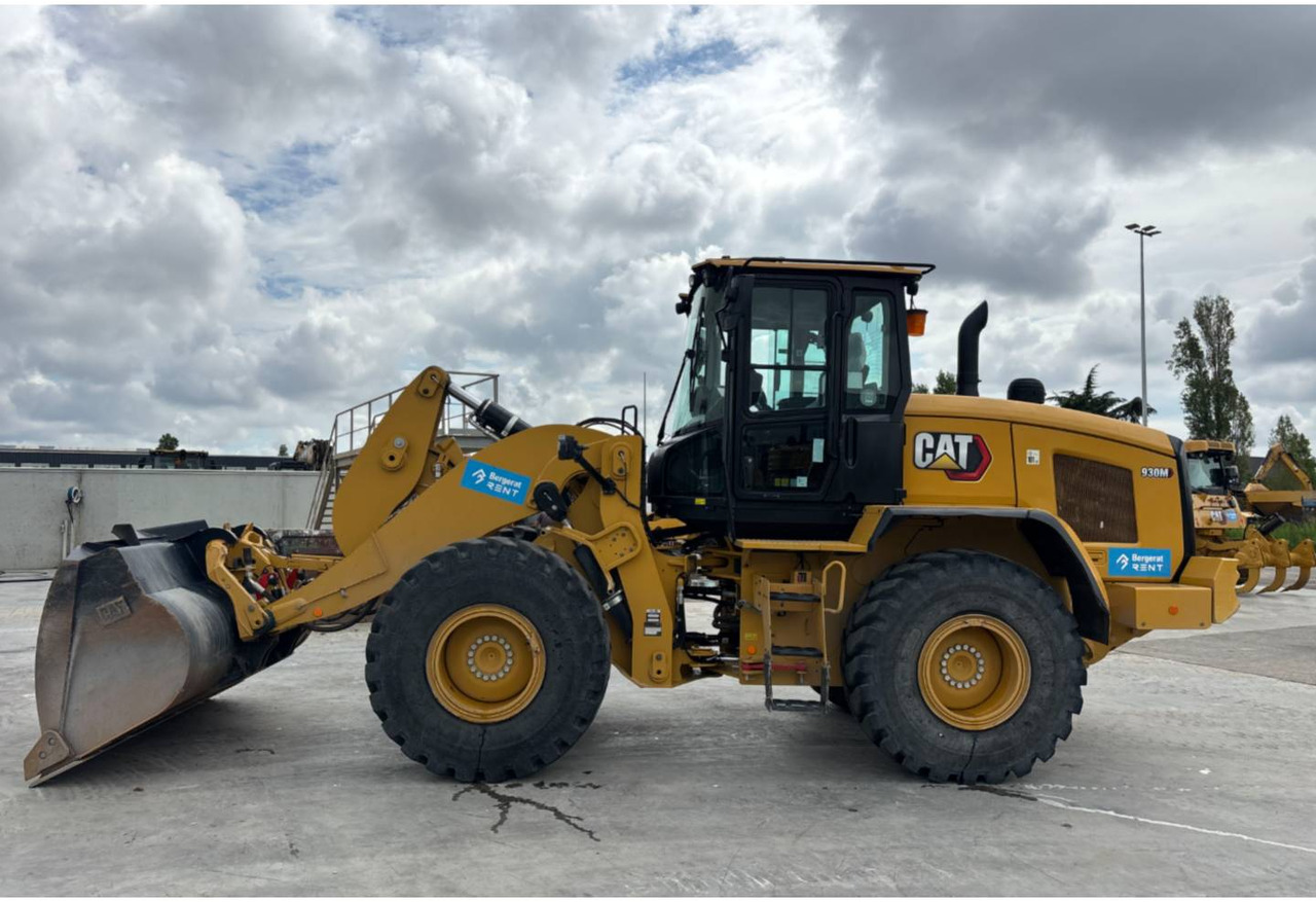 Wheel loader CAT 930M