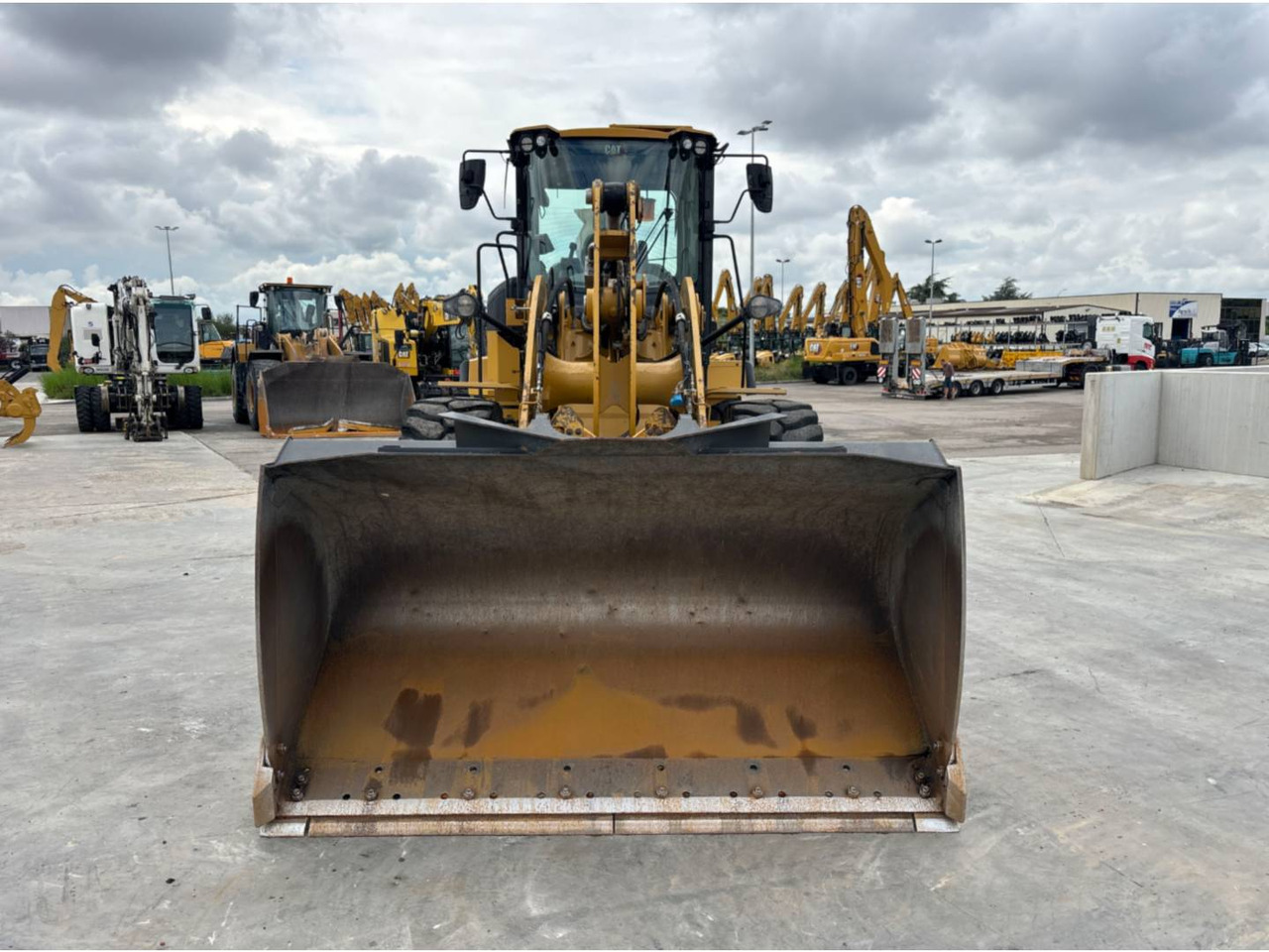 Wheel loader CAT 930M