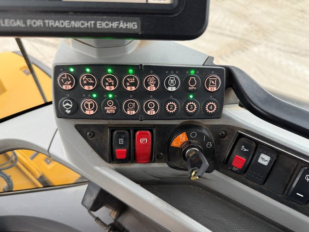 Wheel loader CAT 930 M