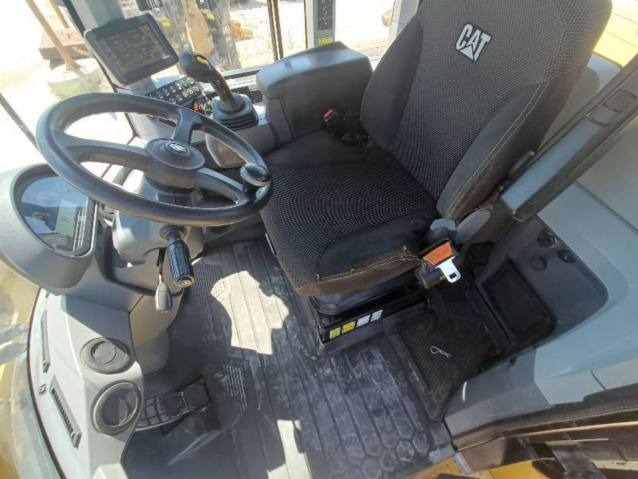 Wheel loader CAT 938M