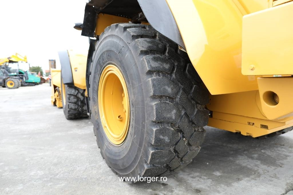 Wheel loader CAT 938 M