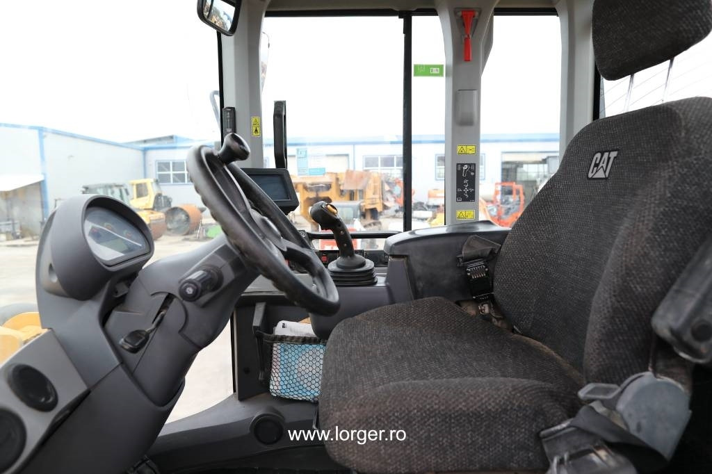 Wheel loader CAT 938 M