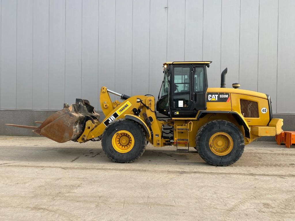 Wheel loader CAT 938 M (Bucket + Forks)