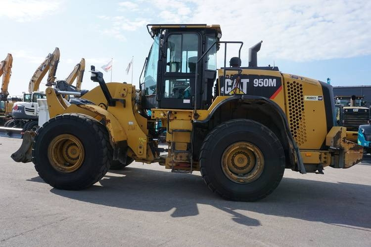 Wheel loader CAT 950M