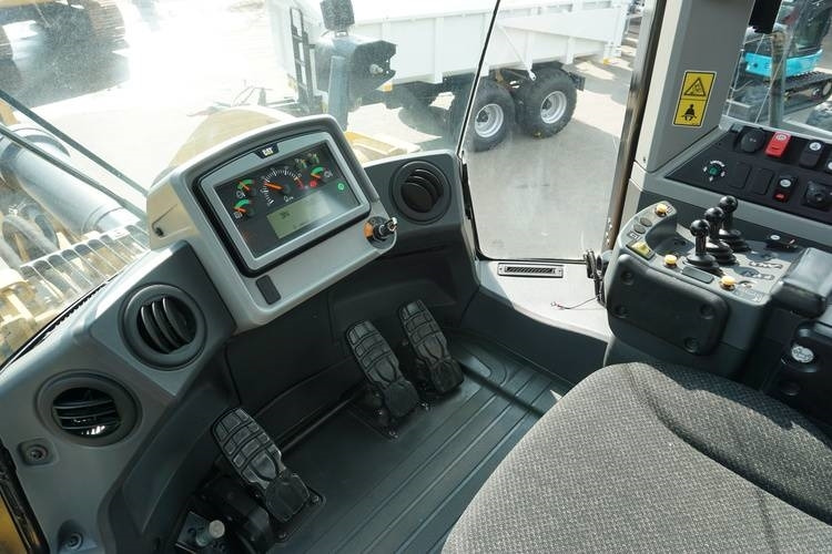 Wheel loader CAT 950M