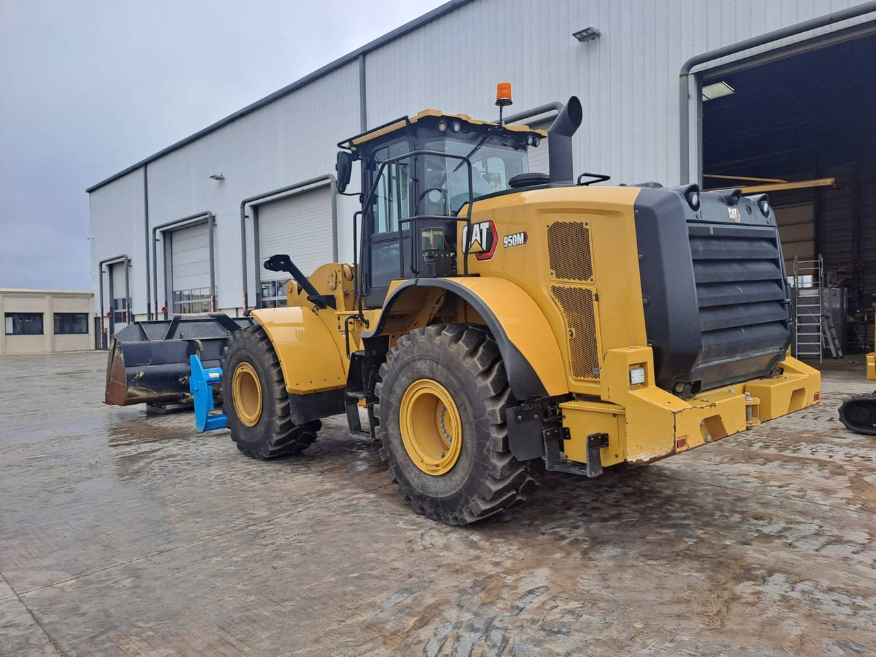 Wheel loader CAT 950M
