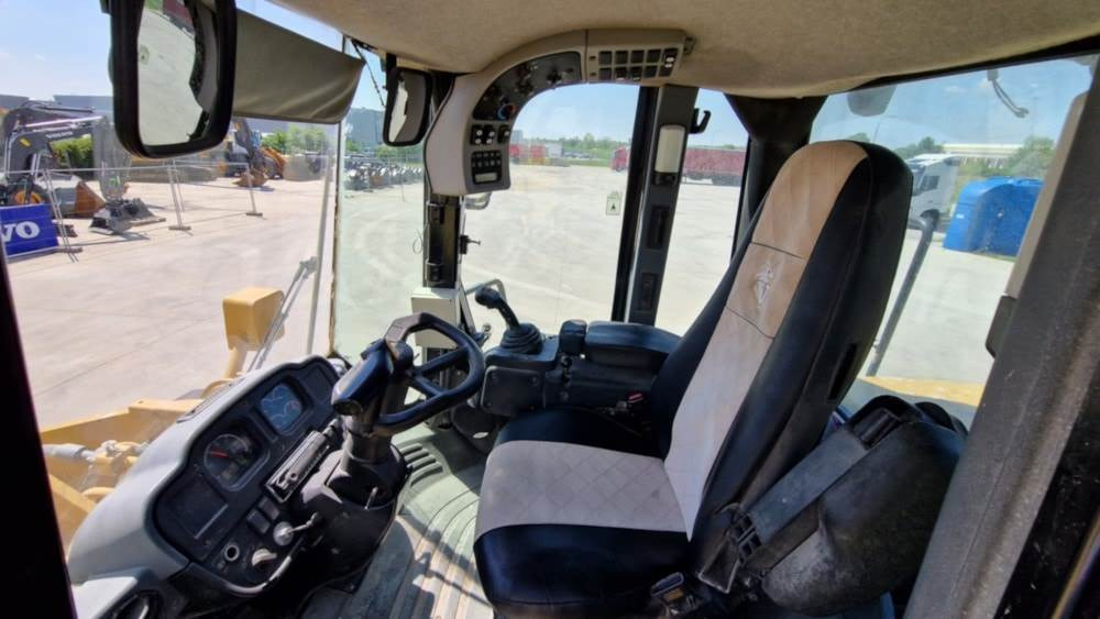 Wheel loader CAT 962H