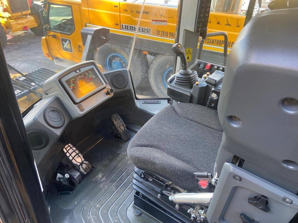 Wheel loader CAT 966M XE