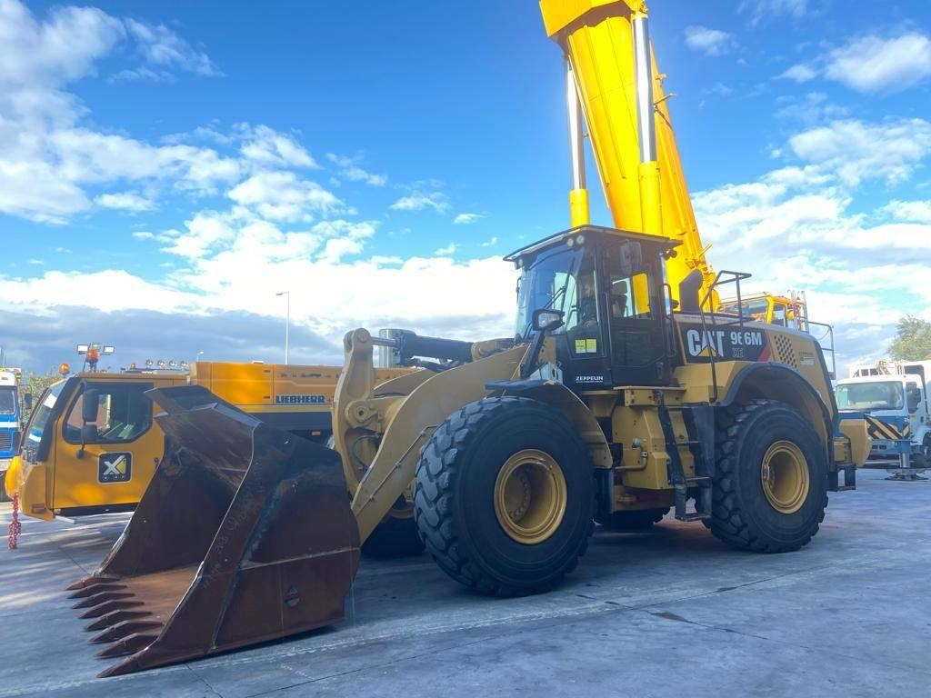 Wheel loader CAT 966M XE