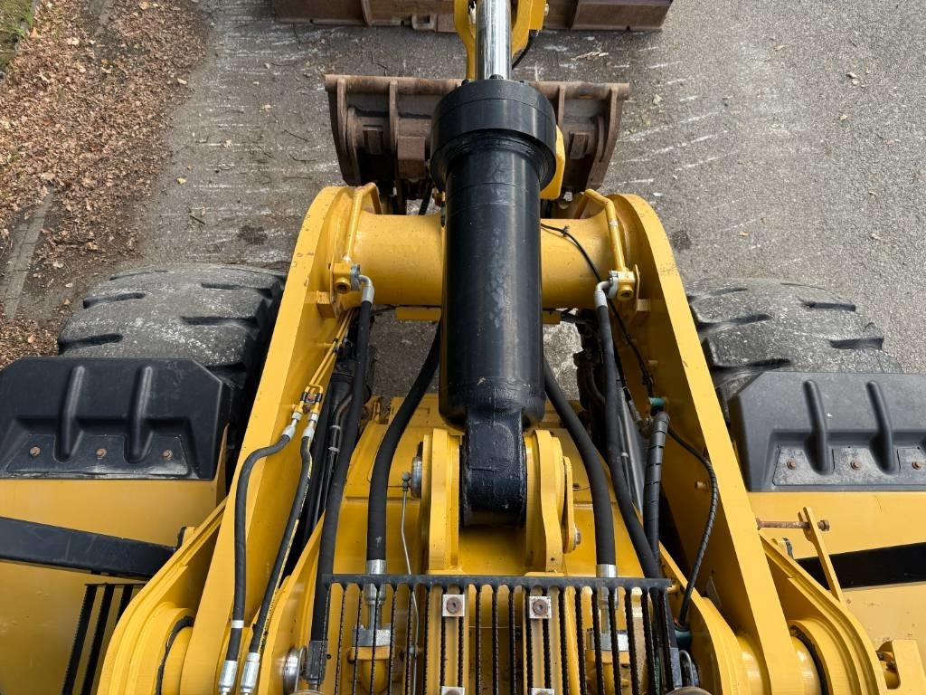 Wheel loader CAT 972M