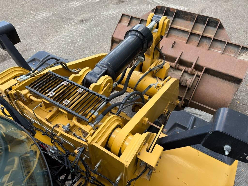 Wheel loader CAT 972M