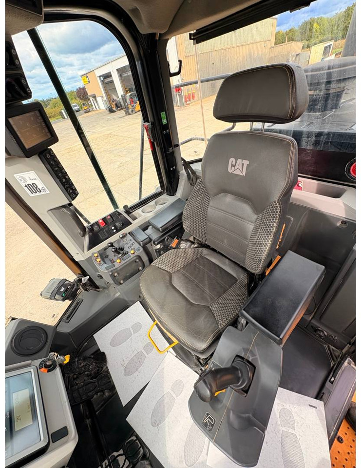 Wheel loader CAT 972M