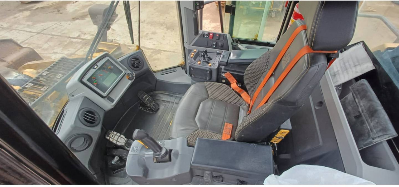 Wheel loader CAT 972M XE