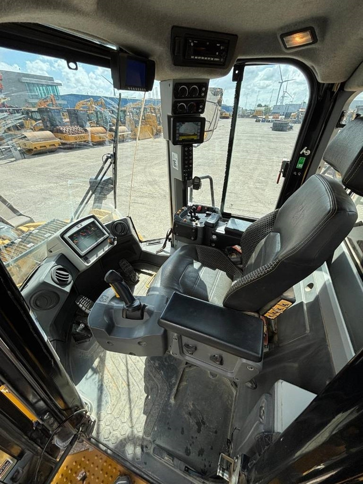 Wheel loader CAT 972 M XE