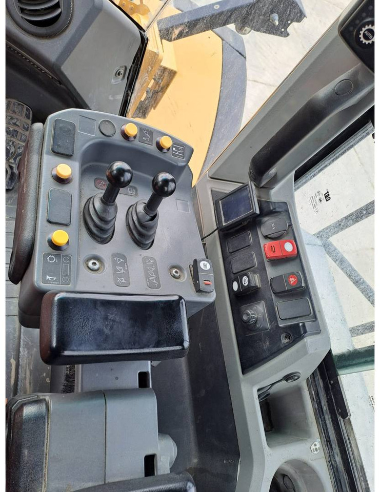Wheel loader CAT 982M