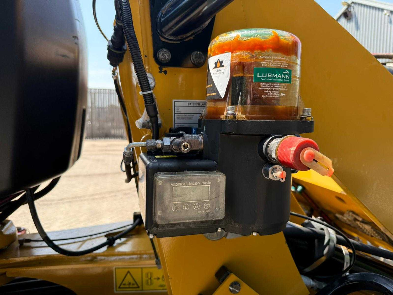 Wheel loader CAT CAT - 908M - SHOVEL