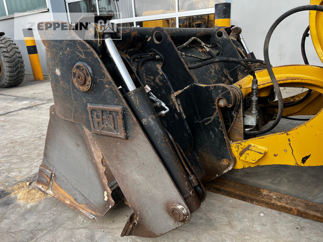 Wheel loader Cat 906H