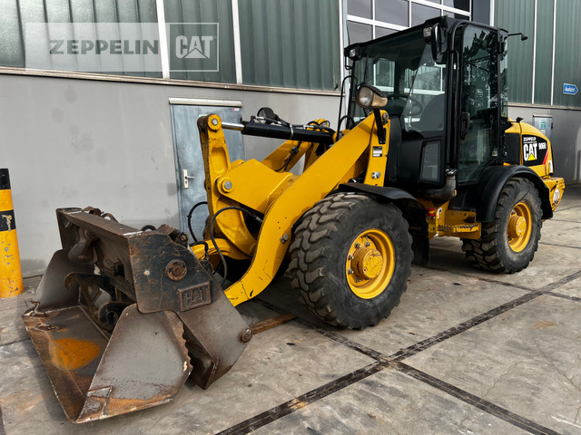Wheel loader Cat 906H