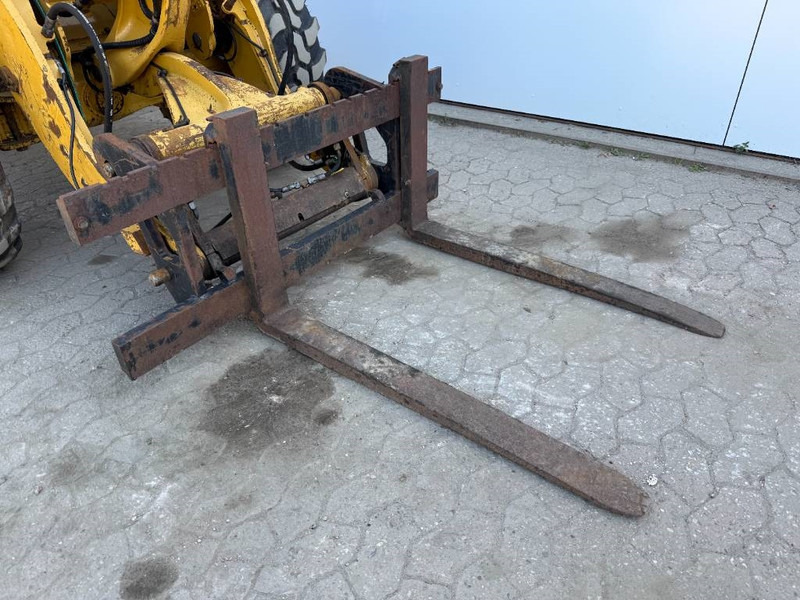 Wheel loader Cat 906H - Auto Greasing / Quick Coupler