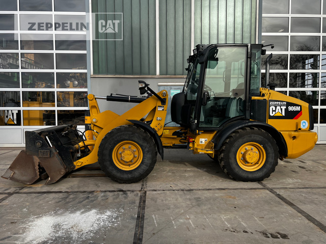 Wheel loader Cat 906M