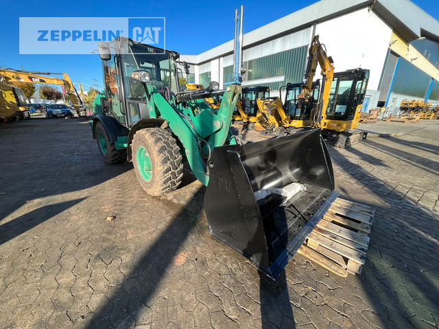 Wheel loader Cat 906M