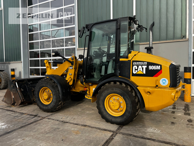Wheel loader Cat 906M