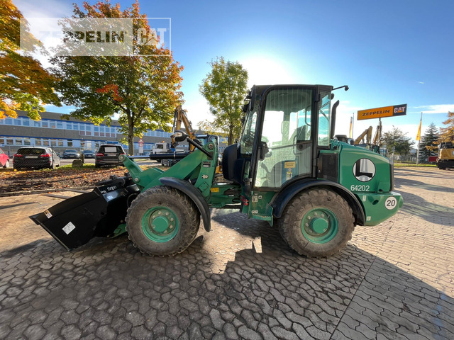 Wheel loader Cat 906M