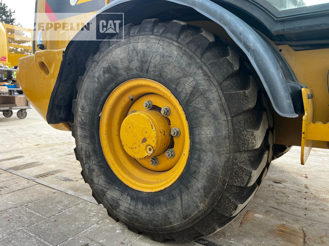 Wheel loader Cat 906M