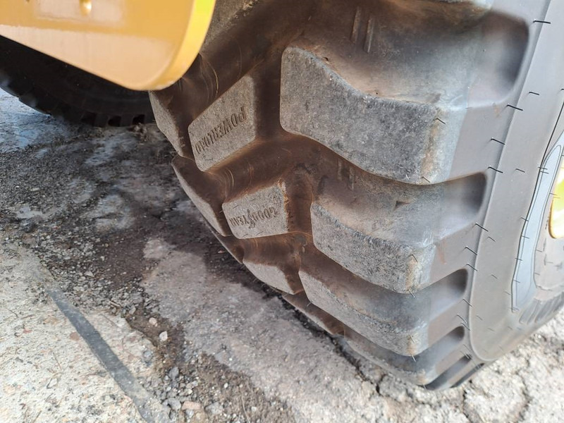 Wheel loader Cat 906 (Bucket+Forks)