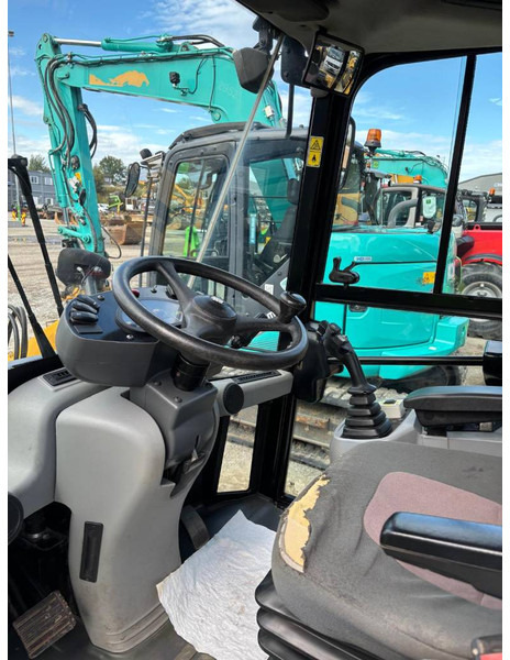 Wheel loader Cat 906 M