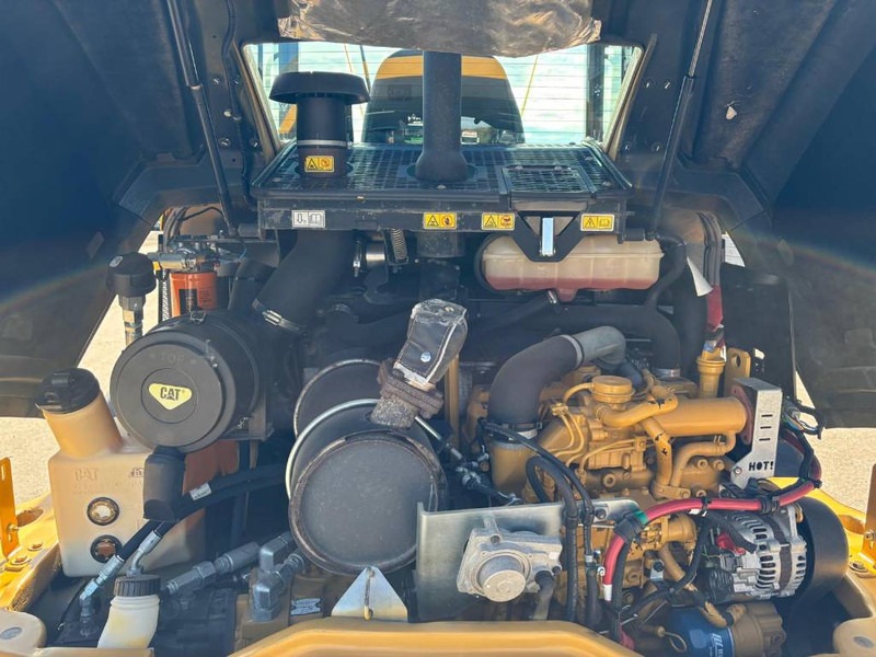 Wheel loader Cat 906 M