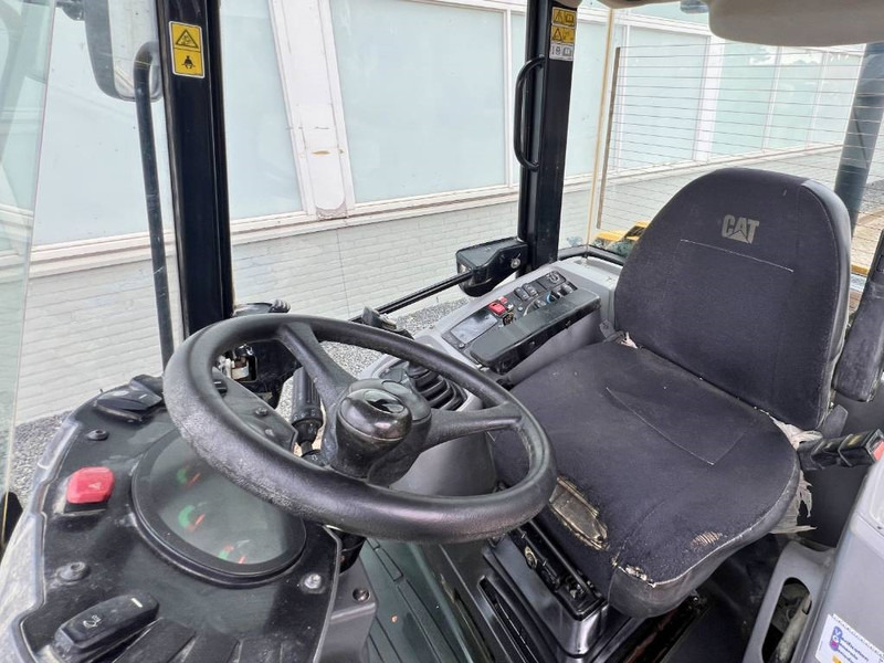 Wheel loader Cat 906 M 2016