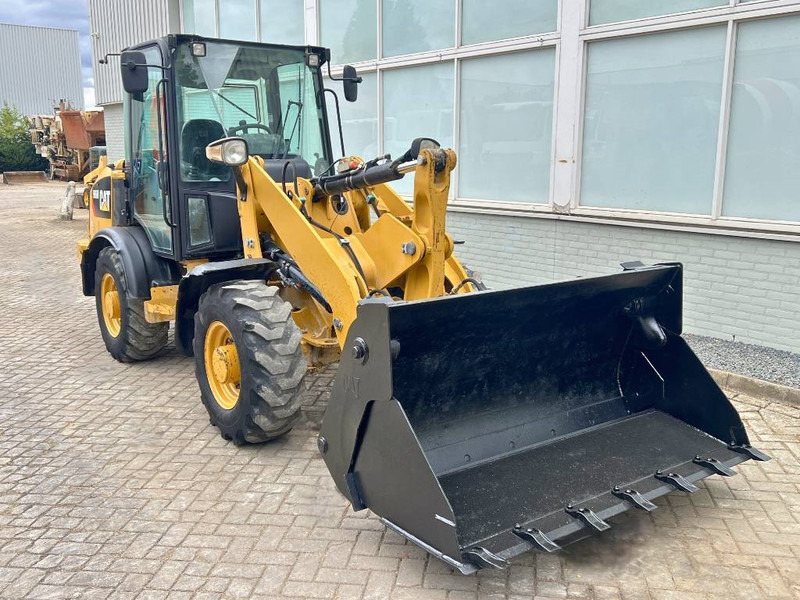 Wheel loader Cat 906 M 2016
