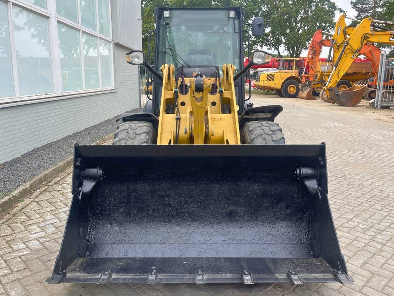 Wheel loader Cat 906 M 2018