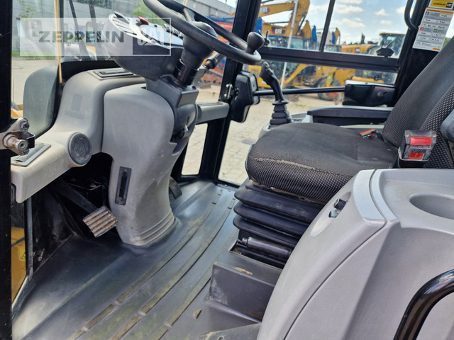 Wheel loader Cat 907M