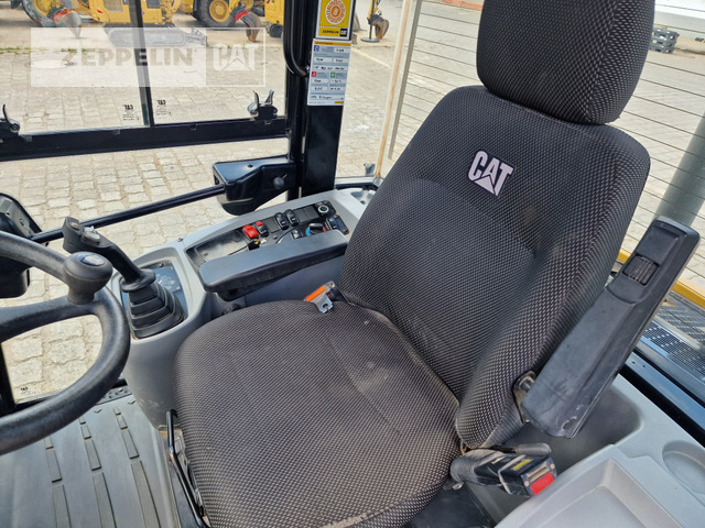 Wheel loader Cat 907M