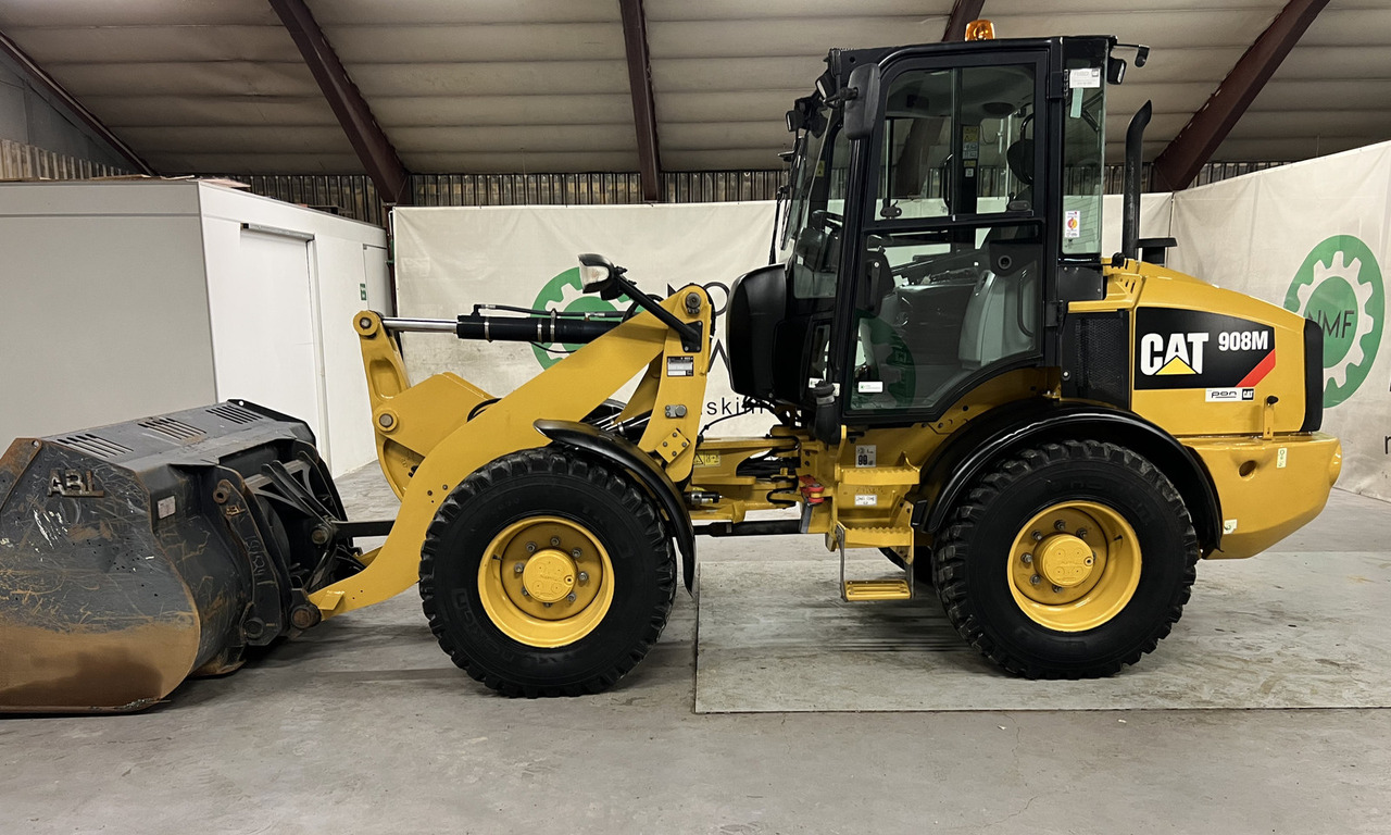 Wheel loader Cat 908M