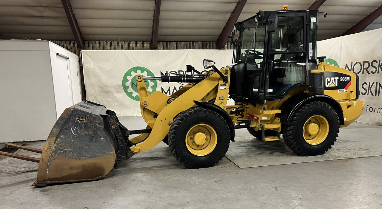 Wheel loader Cat 908M