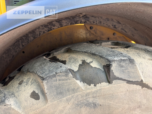 Wheel loader Cat 908M