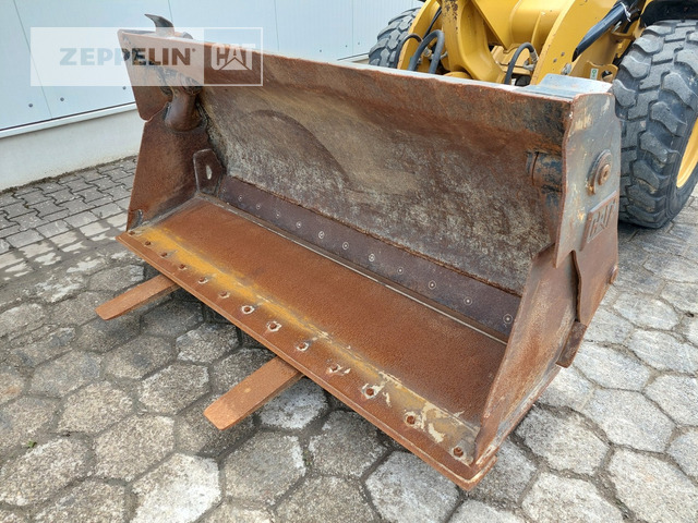 Wheel loader Cat 908M