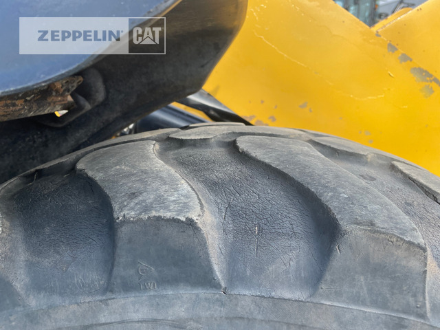 Wheel loader Cat 908M