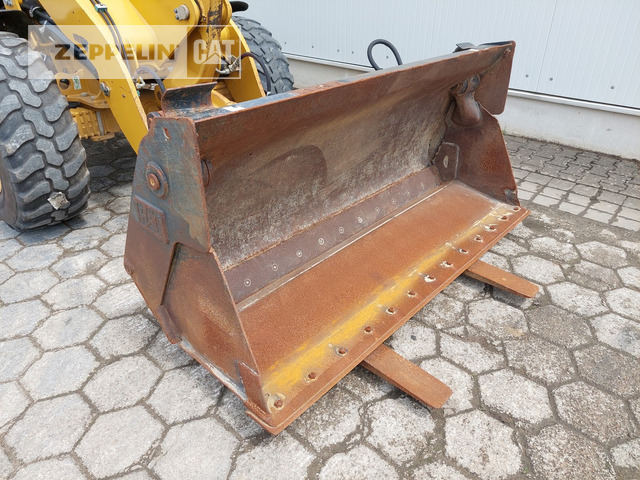 Wheel loader Cat 908M