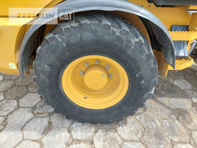 Wheel loader Cat 908M