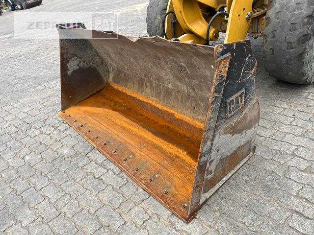 Wheel loader Cat 908M