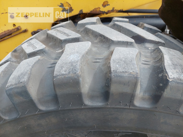 Wheel loader Cat 908M